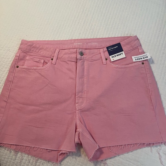 Old Navy Pants - BNWT Old Navy women’s pink denim shorts. Size 16